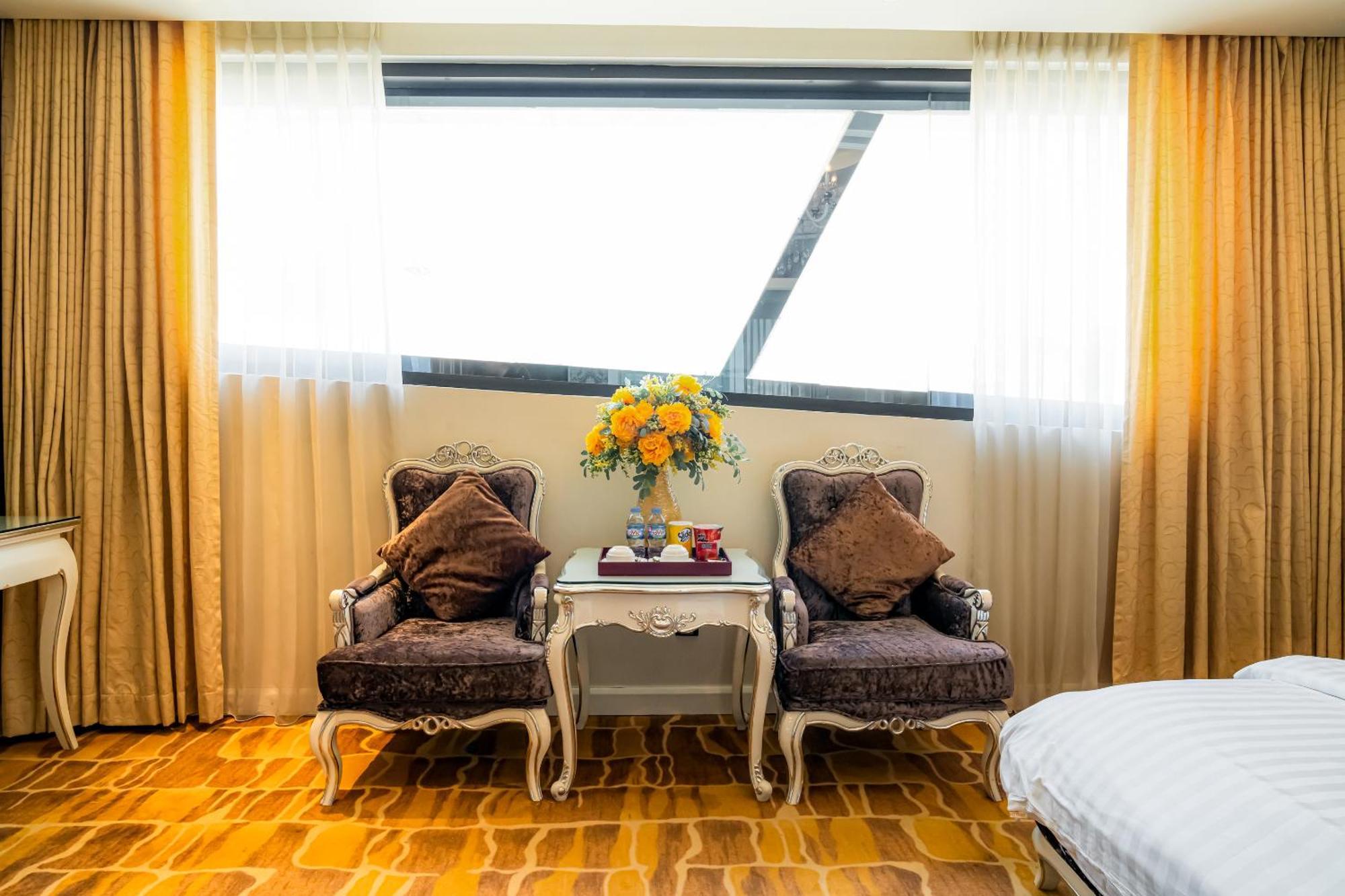 Hoang Trieu Hotel Ho Şi Min Exterior foto