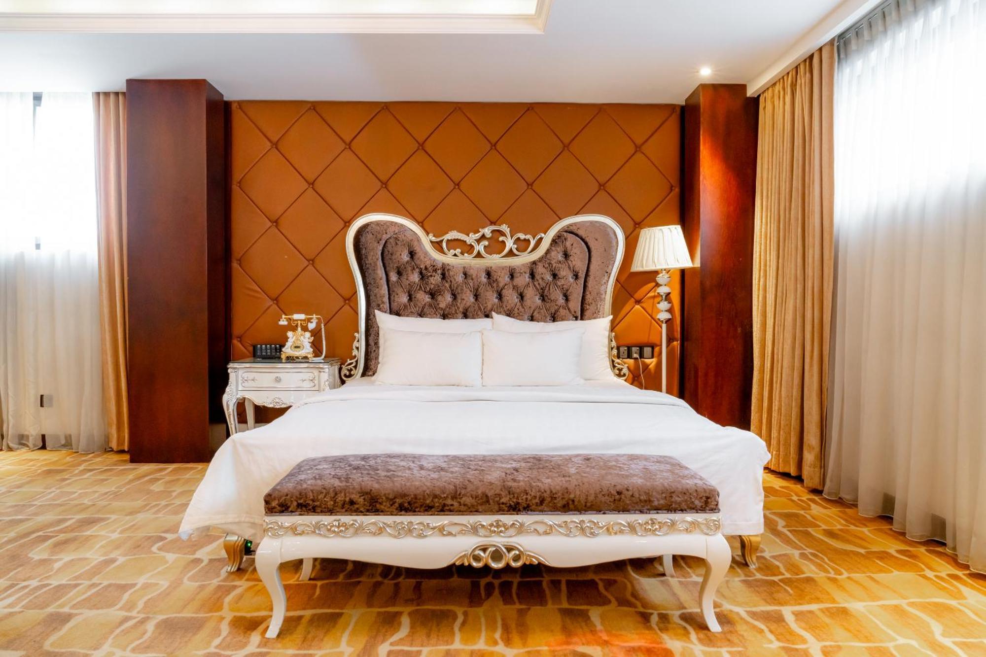 Hoang Trieu Hotel Ho Şi Min Exterior foto